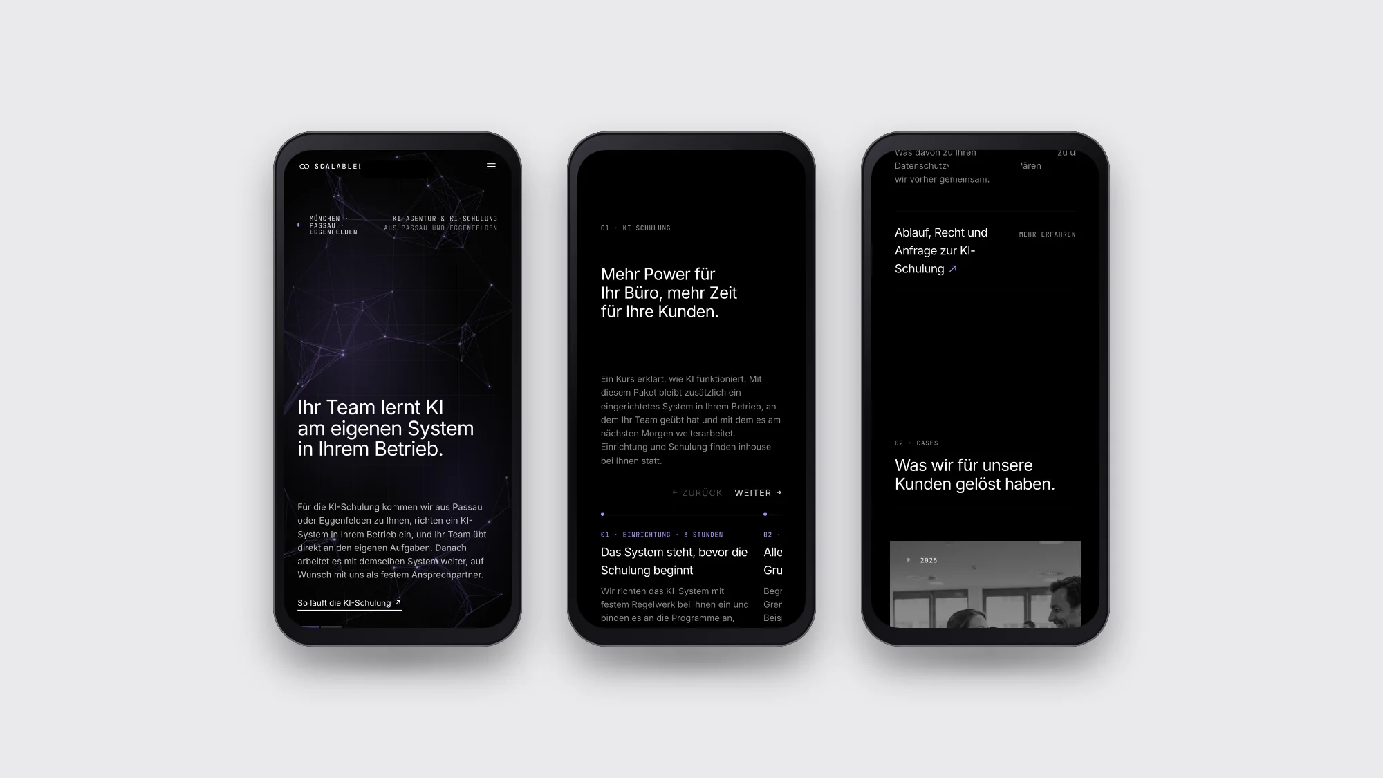 Drei Seiten der Website von Scalableloops auf Smartphones nebeneinander